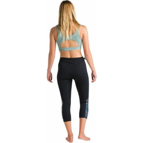 Skins Solace 1.5mm Flatlock 2025 C- Dame 3/4 Våddragt-leggings C-SO15LE34 - Raven Sort/ Tropical